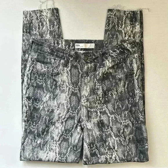 Zara Snakeskin Print Jeans High Waisted Ankle Cropped Raw Hem Grey  Cream Size 2 - Picture 14 of 16